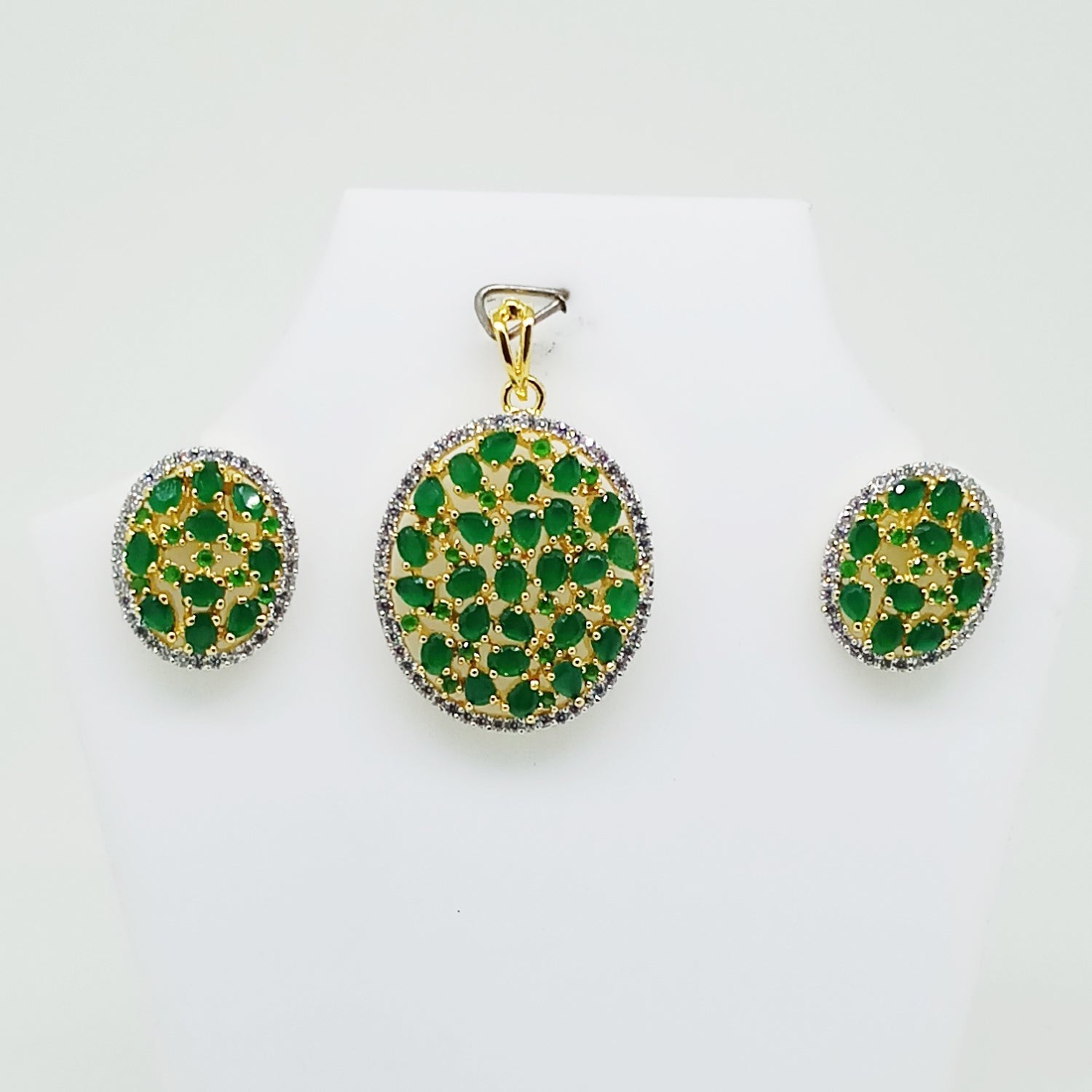 Cluster Green Stones Oval Designer Pendant Set