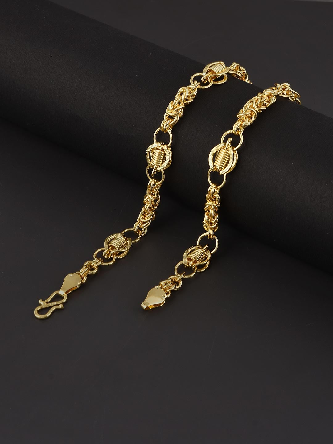 Contemporary Modern Twisted Mens Chain